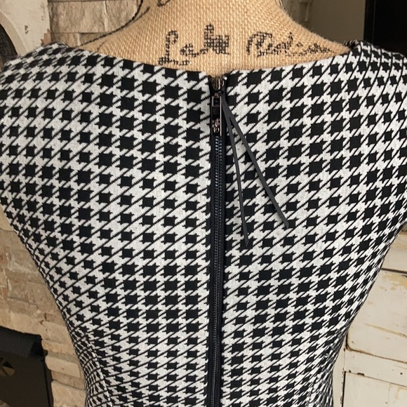 Jessica Simpson black white houndstooth sleeveless back zip closure midi dress - Picture 10 of 15